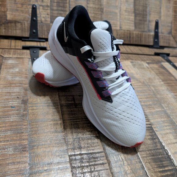 Nike Tennis Shoes - Picture 3 of 5